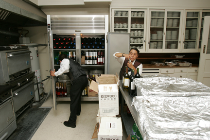 Kitchen-with-Professional-Appliances (1)